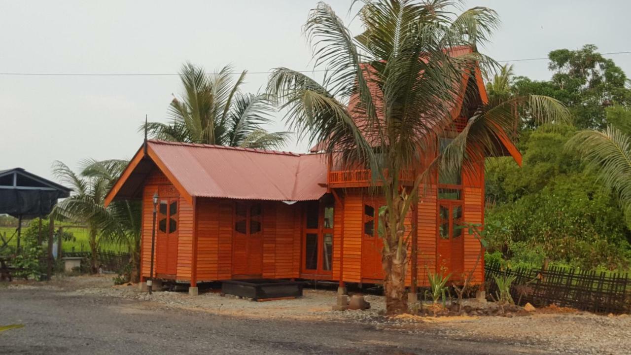 Kurau Inn Farmstay Kuala Kurau Eksteriør billede
